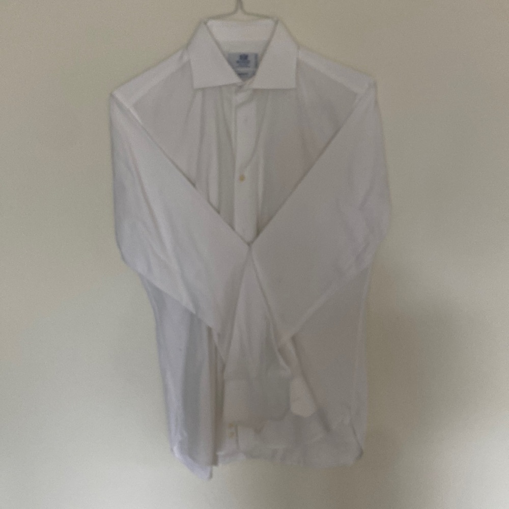 Beautiful Boggi crisp white dress shirt, 40/15.75